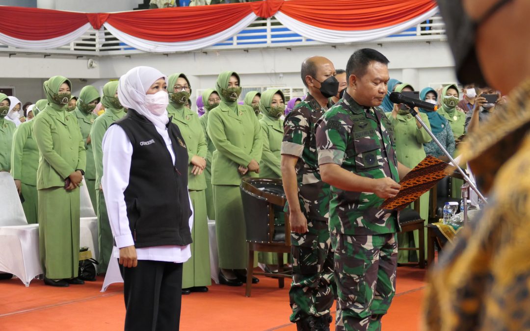 Jenderal TNI Dudung Kukuhkan Seluruh Pejabat di Kabupaten Gresik Jadi Bapak dan Bunda Asuh Anak Stunting